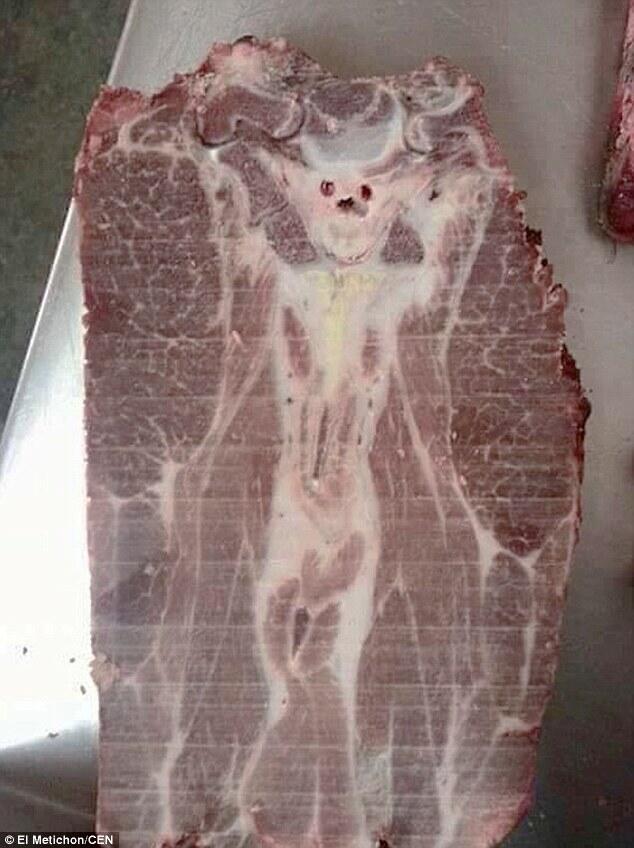 Heboh, Ada Iblis Bertanduk Dalam Potongan Daging Steak