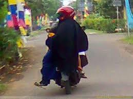 10 Hal Perilaku Negatif Pengendara Motor (Jangan Ditiru)