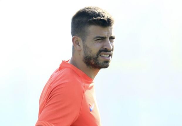 Gerard Pique Desak Arsene Wenger Beli Bek Berkualitas