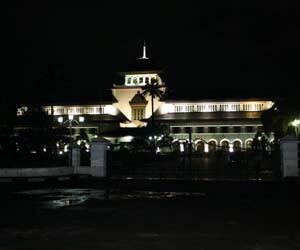 Kisah Mistis Di Balik Gedung Sate