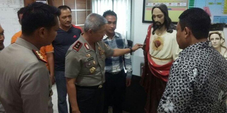 Anak koster menjadi tersangka perusakan patung Yesus dan Bunda Maria