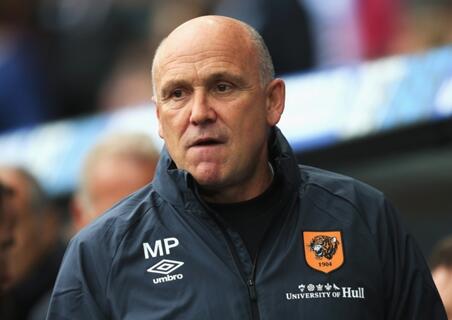Mike Phelan Ingin Kalahkan Manchester United