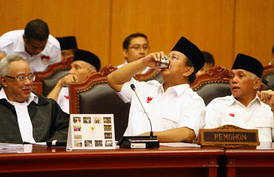 Nyanyian 'Prabowo-Hatta Menang' Bergaung di Patung Kuda