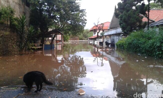 Tolong! Kompleks Perumahan CPM di Jalan Prapanca Banjir Hingga 2 Meter