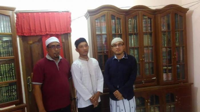 Warga Kalimantan Barat Masuk Islam di Blangpidie