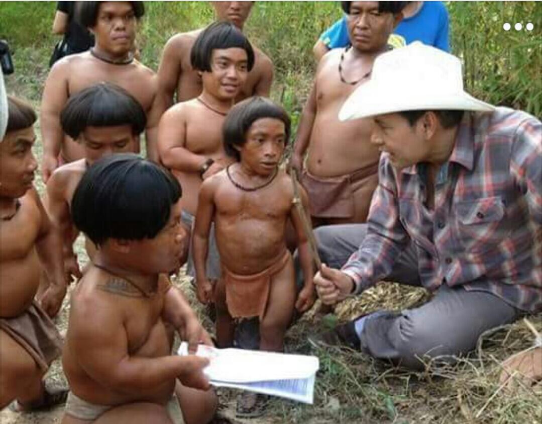 Suku Kerdil / &quot; Yo Banni' &quot; Sulawesi Ketika Diabadikan Dengan Kamera