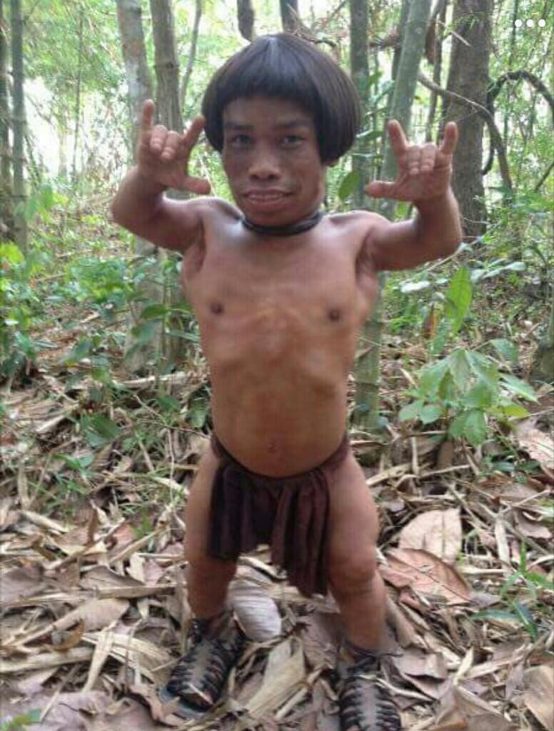 Suku Kerdil / &quot; Yo Banni' &quot; Sulawesi Ketika Diabadikan Dengan Kamera