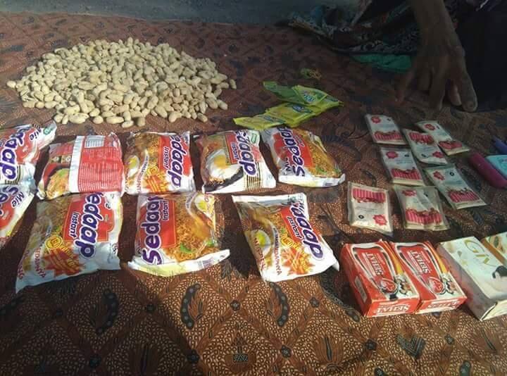 Mengais rezeki berjualan seadanya, nenek ini ajarkan ketabahan hidup