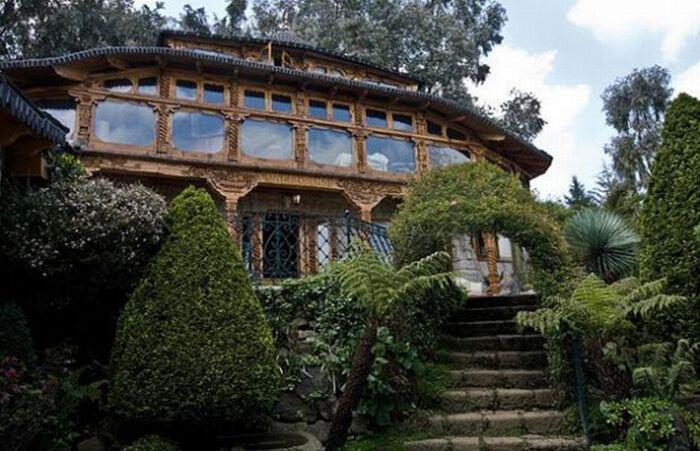 Ini dia isi rumah gembong narkoba saat digerebek, bikin melongo!