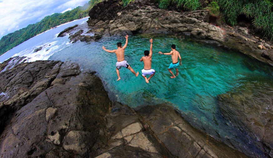 10 Kolam renang alami ini bakal bikin kamu pengen nyebur terus