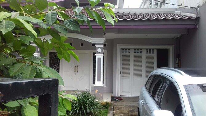 Barang ini ditemukan di rumah Aa Gatot, ada pil, serbuk &amp; vibrator