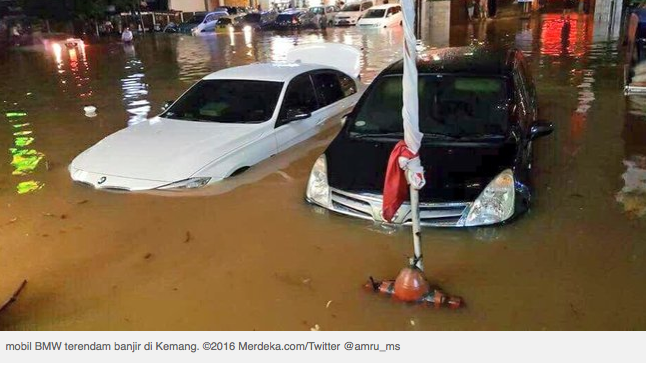 Cerita penjual mobil bekas banjir, harus menipu agar dagangan laku