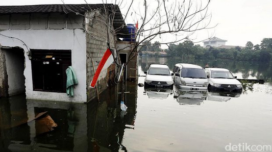 Pak Ahok Tolong, Warga Ciracas Sudah 2 Hari Terendam Banjir!