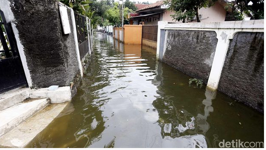 Pak Ahok Tolong, Warga Ciracas Sudah 2 Hari Terendam Banjir!