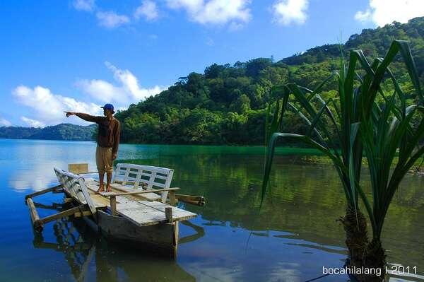 Keindahan danau Sano Nggoang di Manggarai pulau Flores