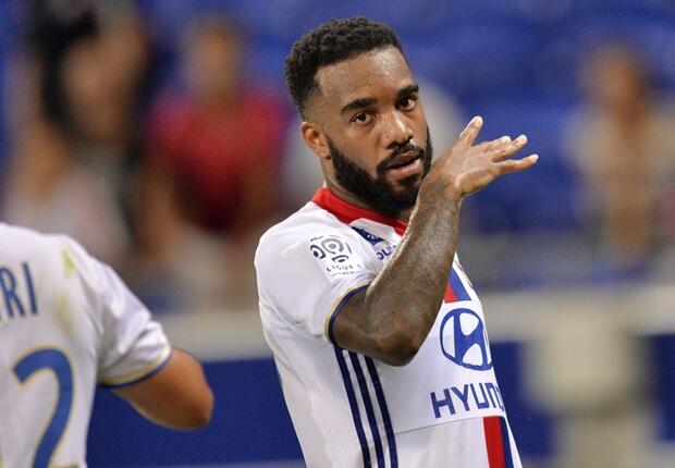 Tawaran €50 Juta West Ham United Pada Alexandre Lacazette Ditolak