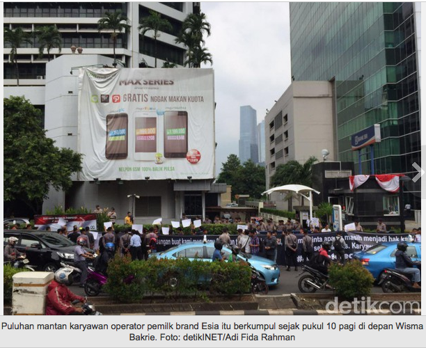 Eks Karyawan Bakrie Telecom Gelar Demo Minta Pesangon