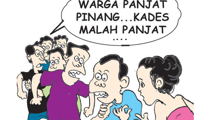 Warga Lomba Panjat Pinang Kades Panjat Bini Tetangga