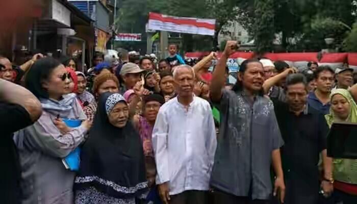 Warga Menolak, 650 Aparat Siap Gusur Permukiman Rawajati