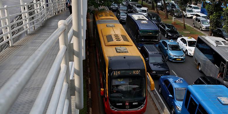 Besok, Ahok Akan Mencoba Naik Transjakarta Tipe Terbaru yang Berhadap-hadapan