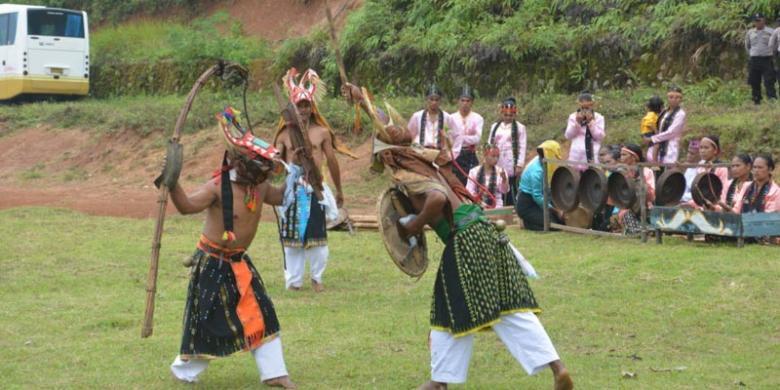 Kampung Cecer, Pusat Tarian Caci dan Kerangkuk Alu di Flores