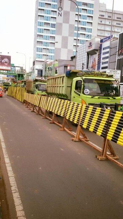 Shelter Bus TransJabodetabek di Bekasi K A C A U