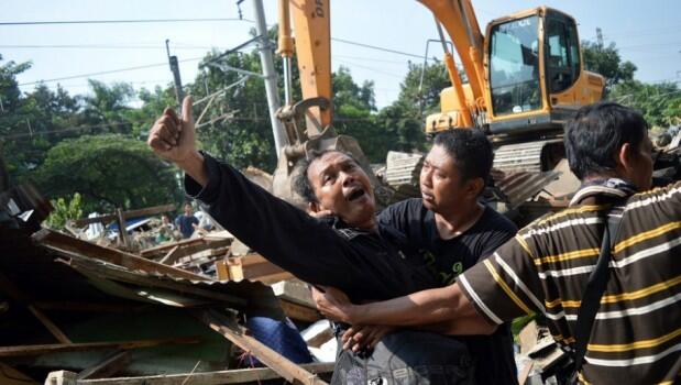 Kenapa Warga Rawajati Tidak Mau Direlokasi?