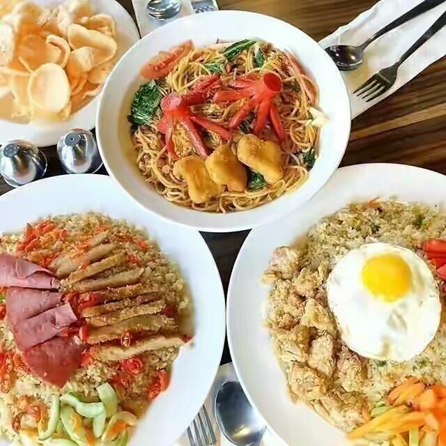 6 Restoran di Bandung yang Asyik Buat Makan Keroyokan