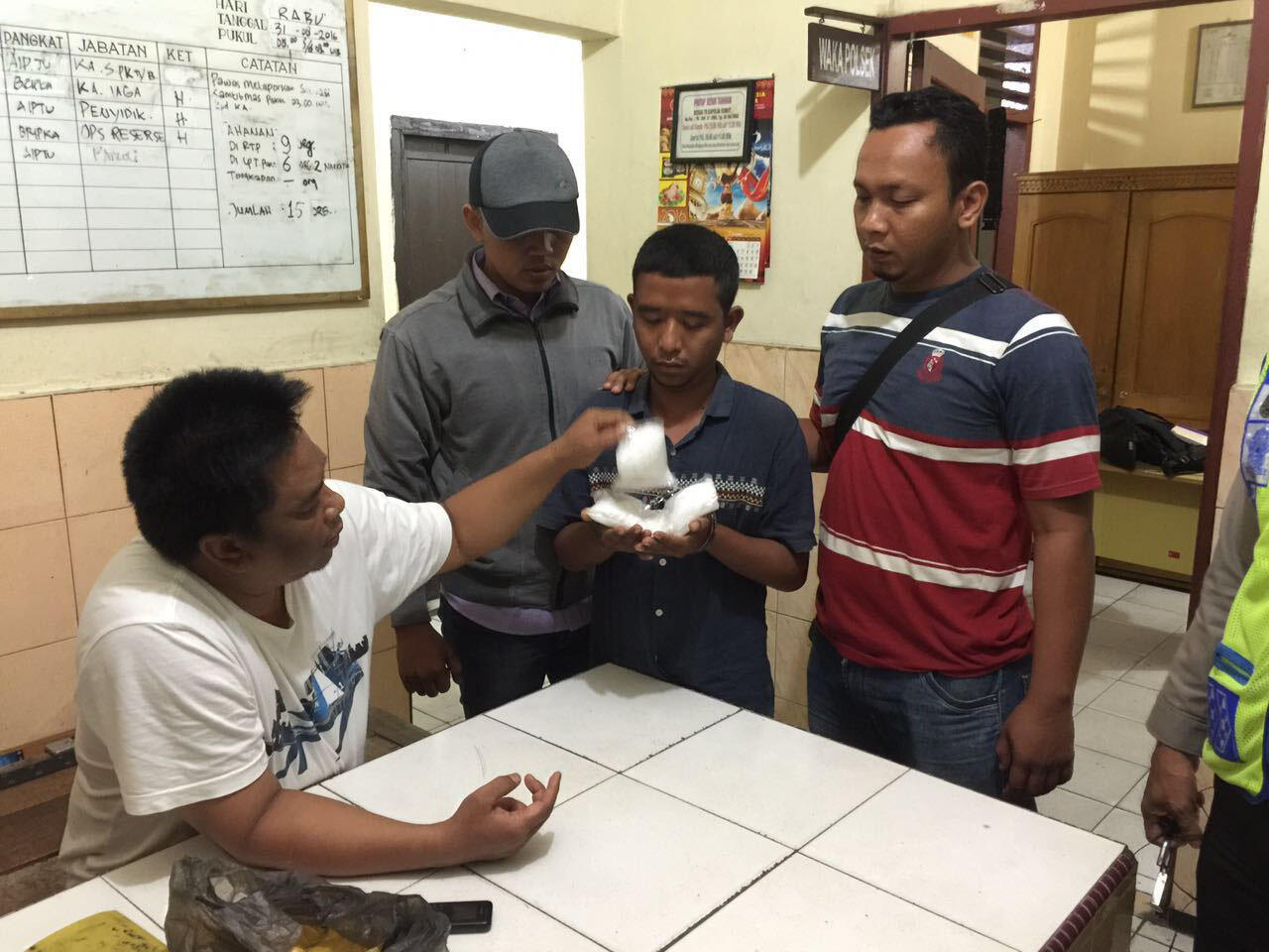 Sweeping, Pria Ini Ditangkap Bawa 400 Gram Sabu