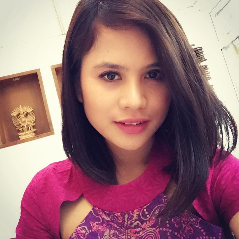 TOP 5 PENULIS WANITA TERCANTIK INDONESIA