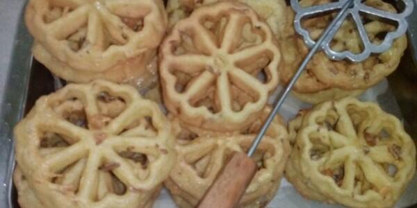 penawaran bisnis kembang goyang - buat agan yang bisa buat kue kembang goyang masuk