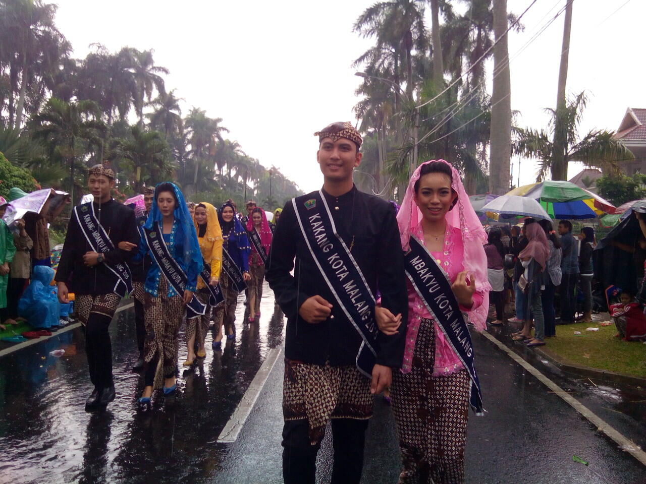 Yuk Intip Betapa Serunya Malang Flower Carnival 2016