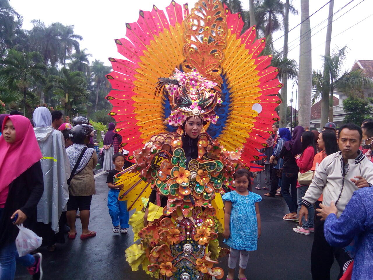 Yuk Intip Betapa Serunya Malang Flower Carnival 2016