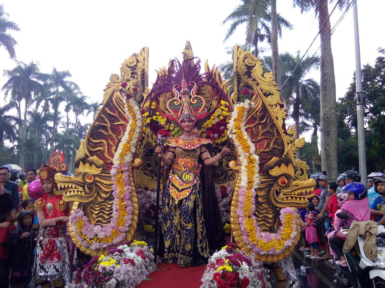 Yuk Intip Betapa Serunya Malang Flower Carnival 2016