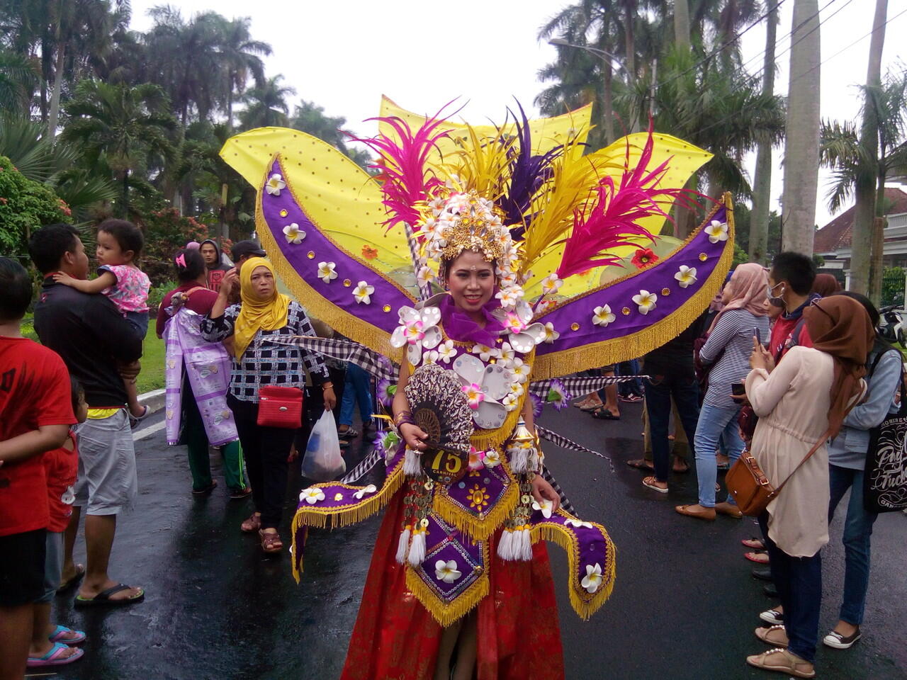 Yuk Intip Betapa Serunya Malang Flower Carnival 2016