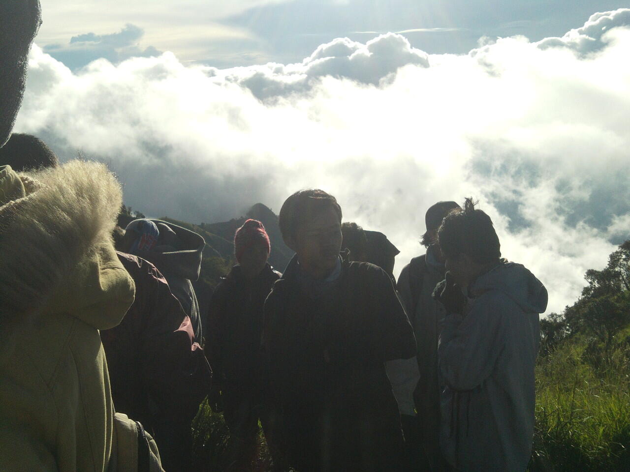 Mengapa Kita harus mendaki Gunung? Jawabannya di Mari Gan