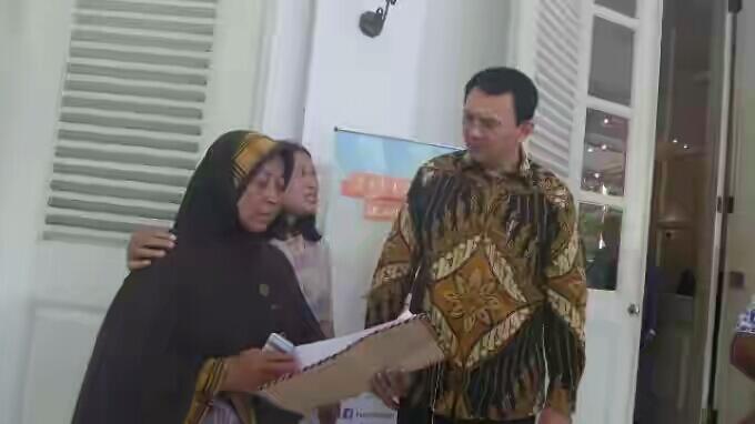Tuminah Berkaca-kaca Anaknya Yang Sekarat Dibantu Ahok