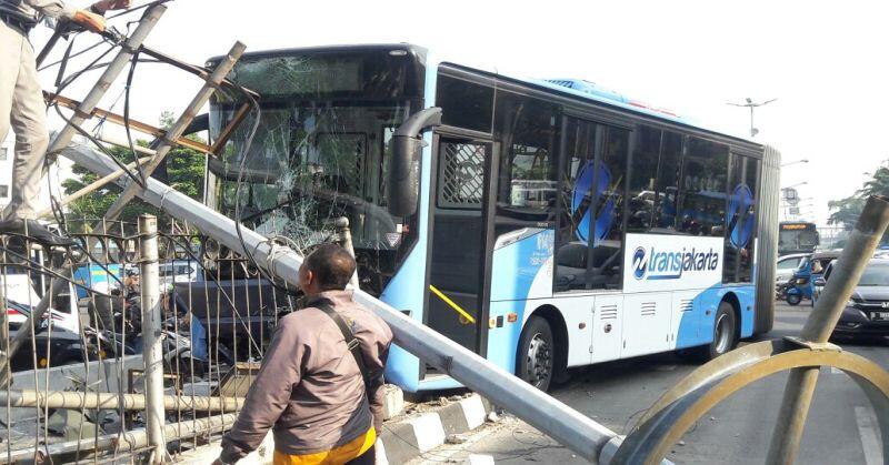 Bus Transjakarta Bikin Macet Jalan Gunung Sahari