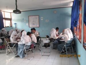 coba aja anak SMA saat jam kosong kelakuannya begini ? hmm