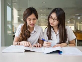 coba aja anak SMA saat jam kosong kelakuannya begini ? hmm