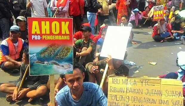 Kader dan Simpatisan PDIP Demo Tolak Ahok di Kantor DPP