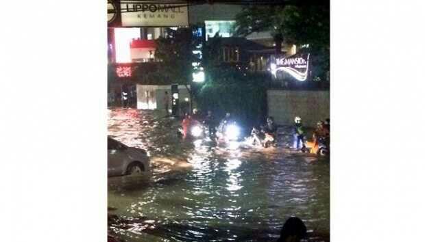 Hujan Lebat, Jakarta Selatan Dikepung Banjir