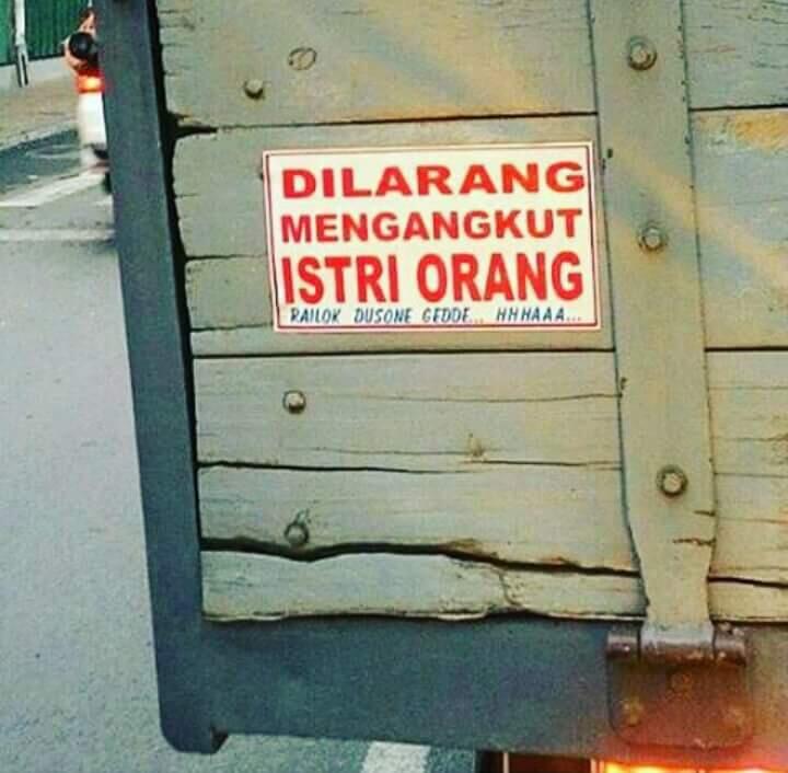 (+Pict) Tulisan Di Belakang Mobil Truk, yang bisa bikin kita tersenyum sampai tertawa
