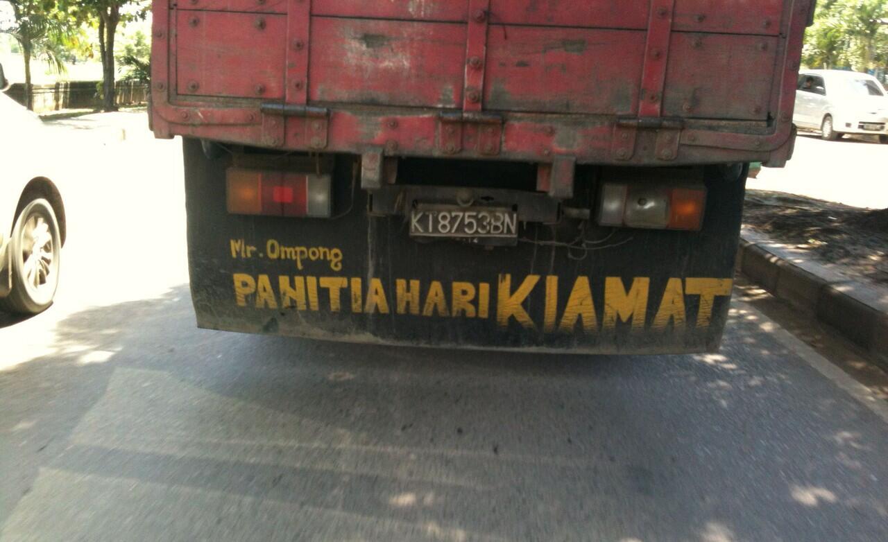 (+Pict) Tulisan Di Belakang Mobil Truk, yang bisa bikin kita tersenyum sampai tertawa