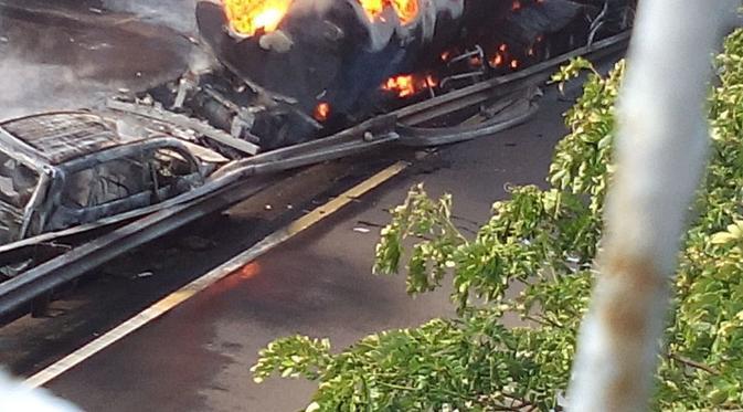 Detik-Detik Ledakan Truk BBM Tewaskan 1 Orang di Tol Sidoarjo