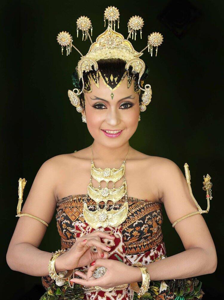 Di Balik Keanggunannya, Ternyata Ini Doa dan Makna Aksesoris Paes Jawa