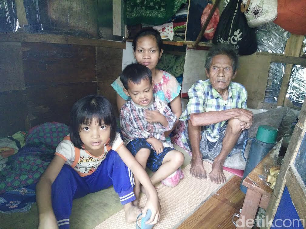 Mantan Tukang Kebun Gedung Sate yang Kini Huni Gubuk Reyot di Bandung

