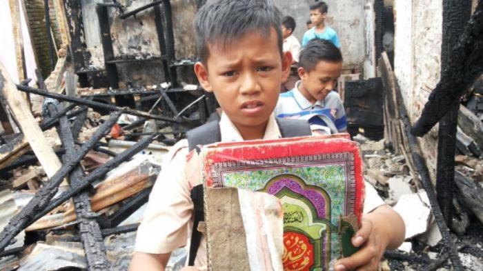 Lemari Tempat Menyimpannya Hangus Namun Al Quran Ini Ditemukan Masih Utuh