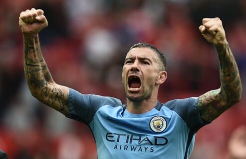 Antar Manchester City Menangi Derby, Aleksandar Kolarov Kehilangan Gigi