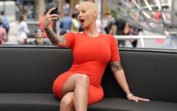 Amber Rose Ungkap Pengalaman Threesome